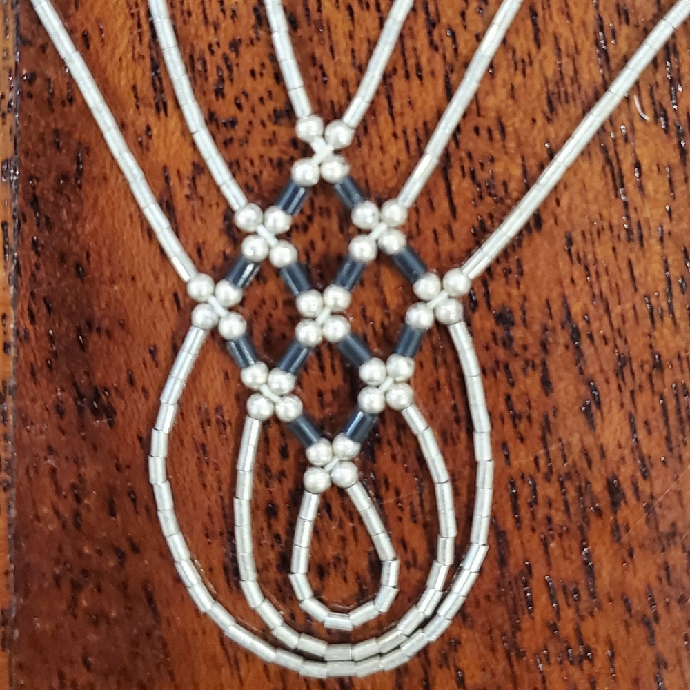 Vintage Native American Onyx And Liquid Silver Necklac